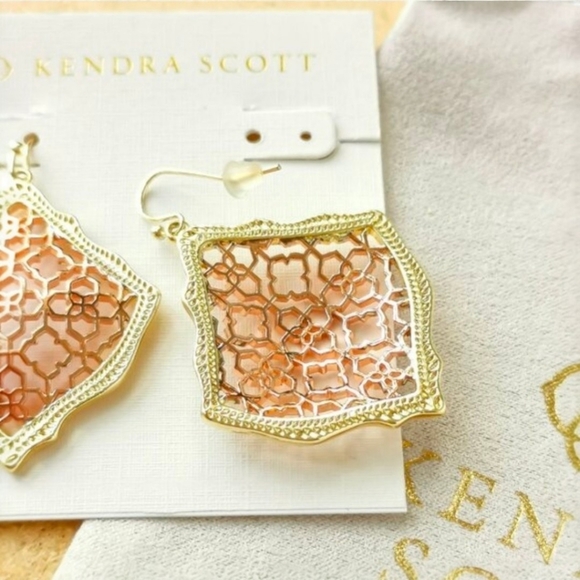 New Kendra Scott Kirsten Gold With Rose Gold Filigree Insert With Card And Bag - Picture 8 of 16